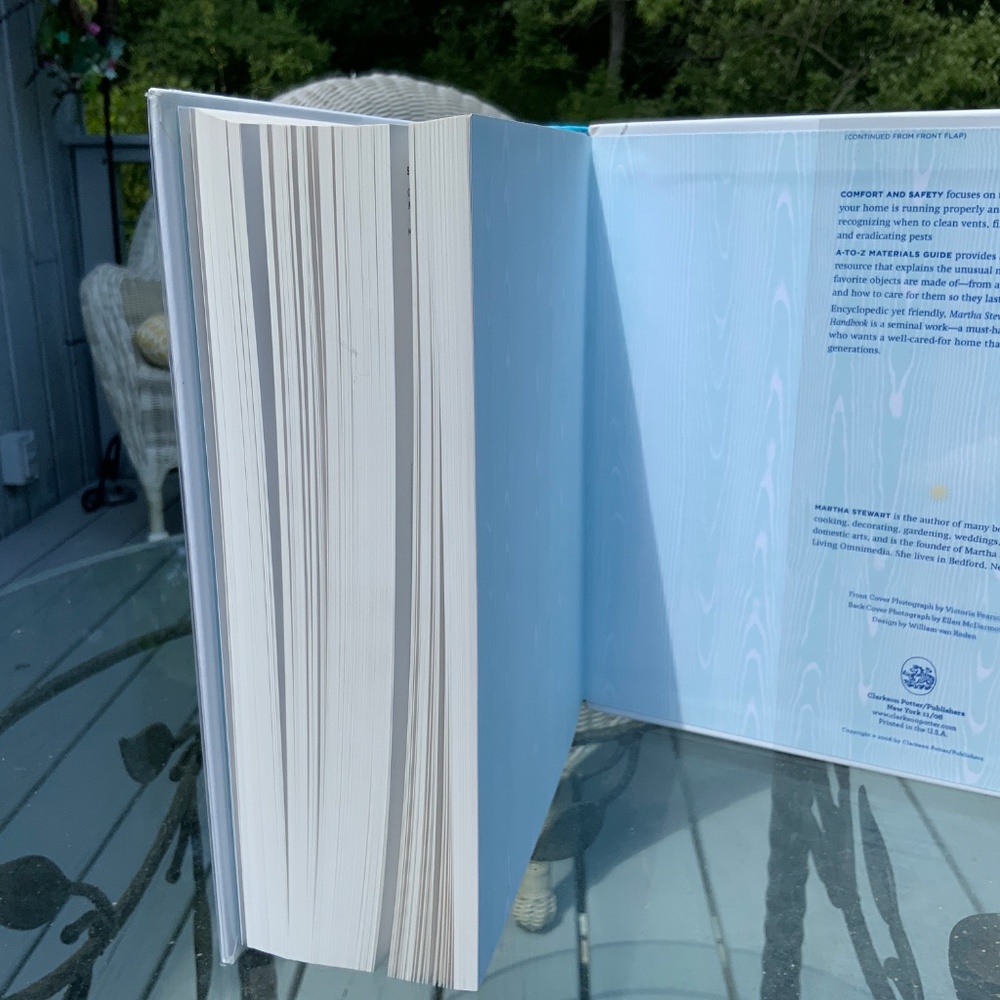 Martha Stewart Homekeeping Handbook Essential Guide to Caring For Your Home 2006 - Picture 6 of 6